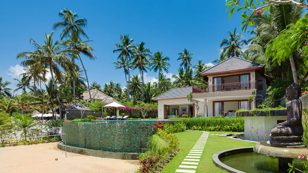 Villa Tirta Nila - Spacious private beachfront play area